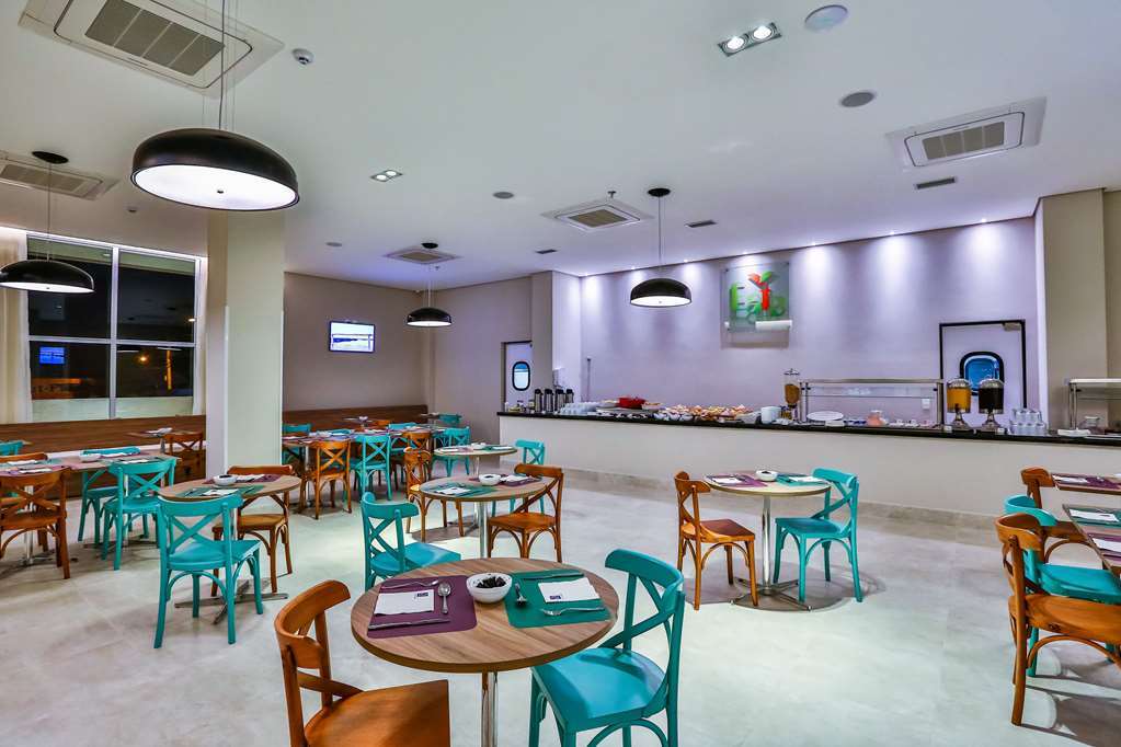 Summit Suites Hotel Pindamonhangaba Restaurant billede